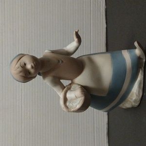 VGUC. Vintage Rex Valencia porcelain figurine.